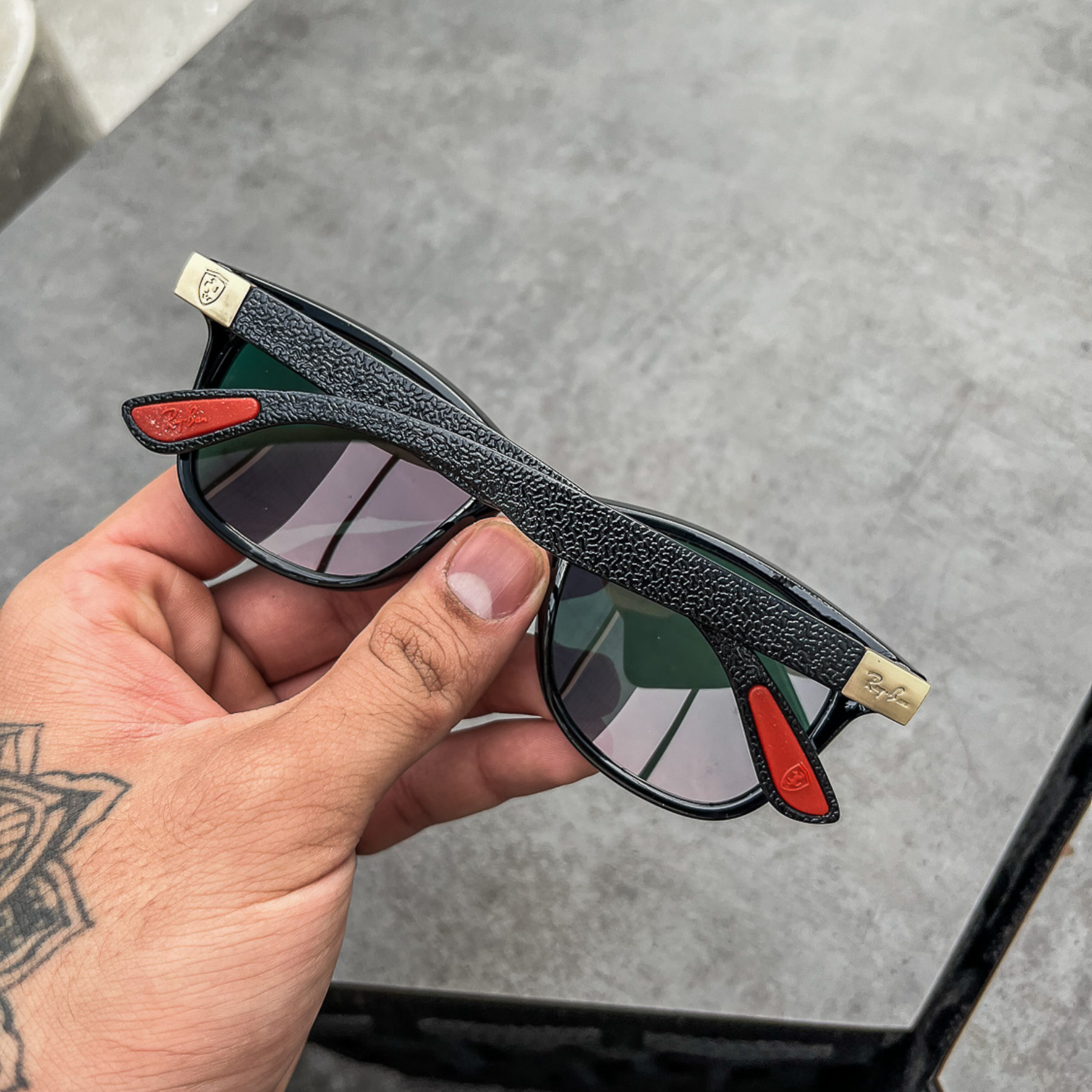 New Vintage Branded Ray-Ban With 100% UV Square 4195 Trendy luxury Men & Women Sunglass