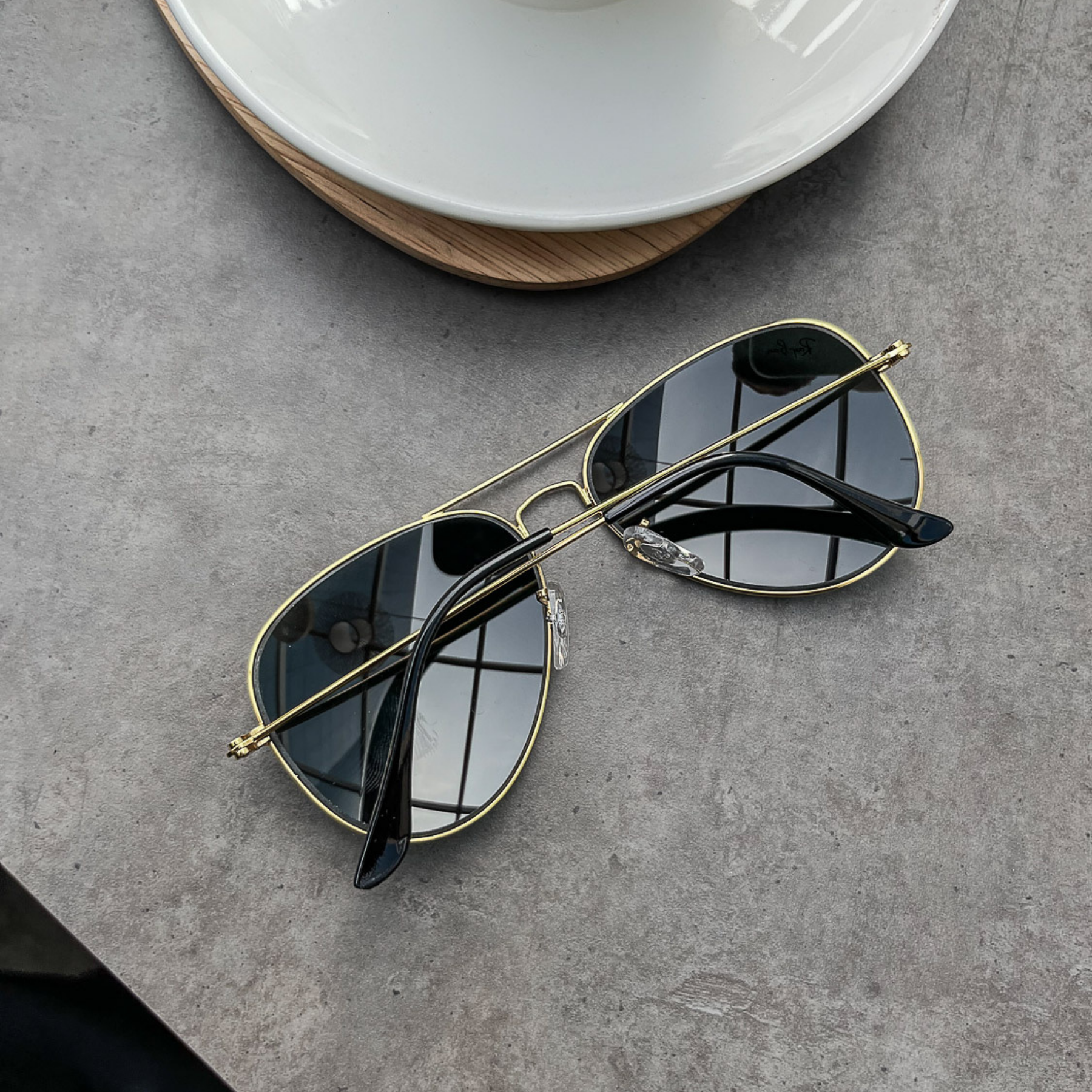 RAY-BAN Black & Gold 3026 Aviator Causal Latest Sunglass For Unisex.