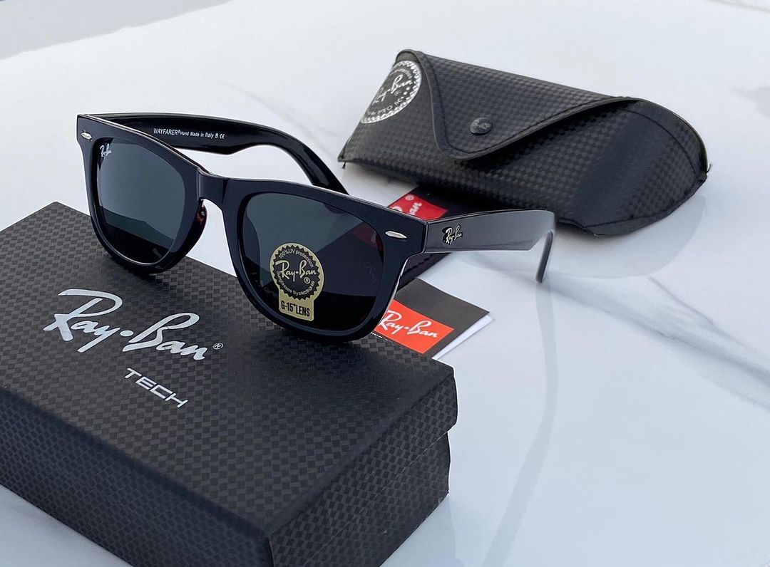 RAY-BAN Black & Black Wayfarer Trendy Hot Favourite Wintage Sunglass For Unisex.