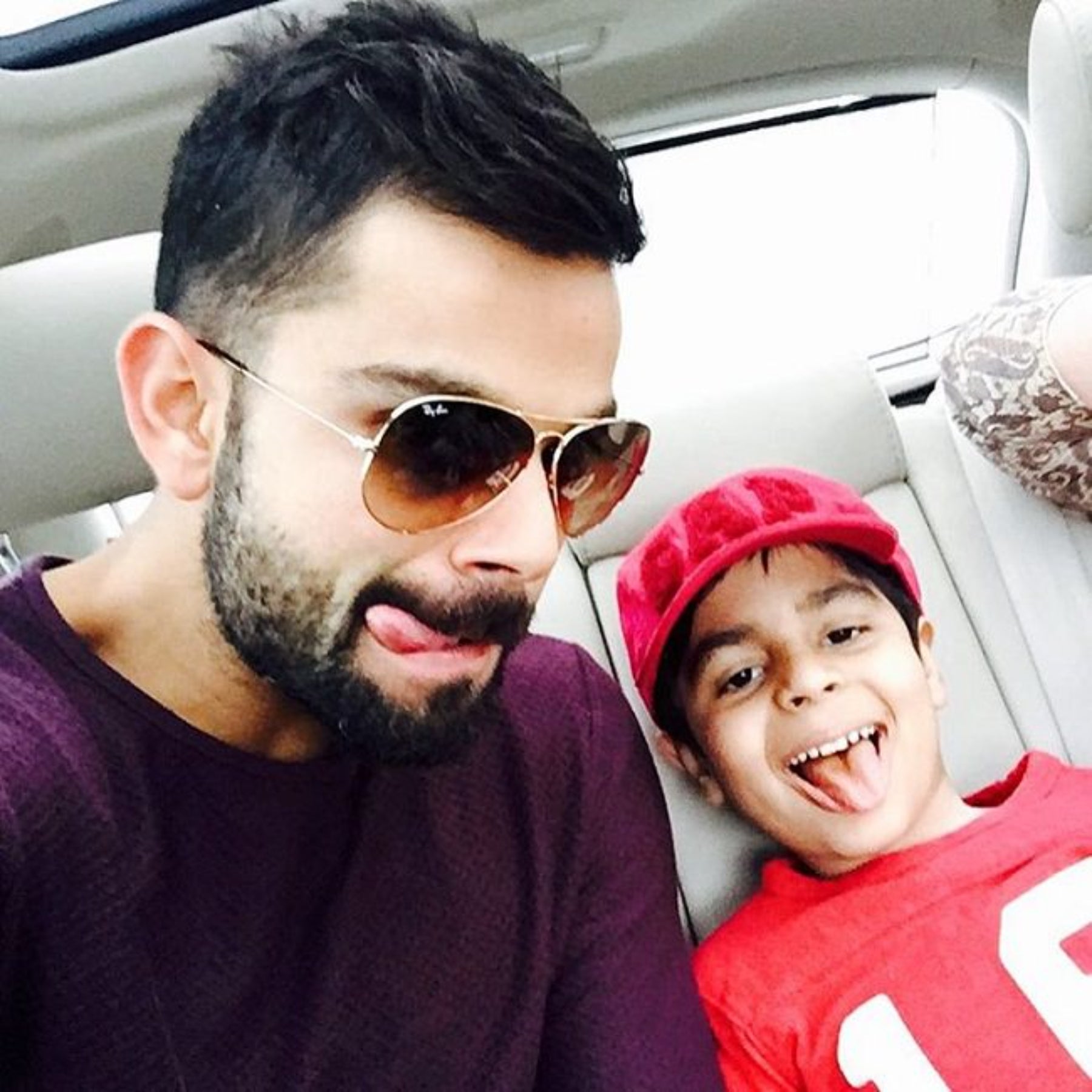 Top Trendy Hot Favorite All Season Special Vintage Ray Ban Fancy Sunglass For Daily Causal Evergreen UV Protected For Unisex.